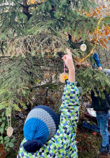 Schmücke unseren Waldweihnachtsbaum mit deinem persönlichen Anhänger