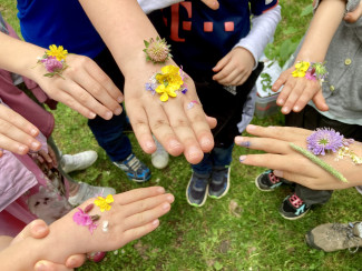 Ein paar geschmückte Spaßclubkinderhände:-)!